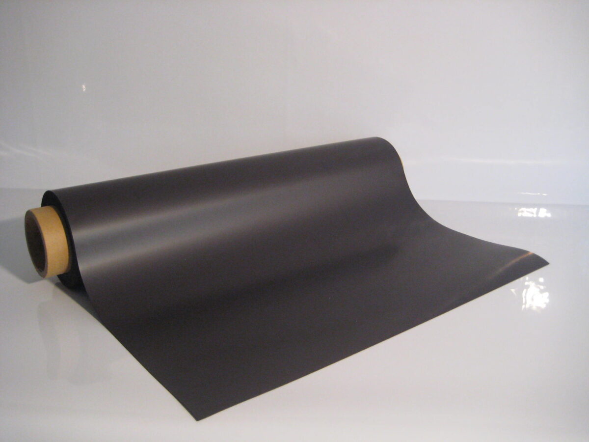 Black flexible magnet (0,75) in roll - Image 1